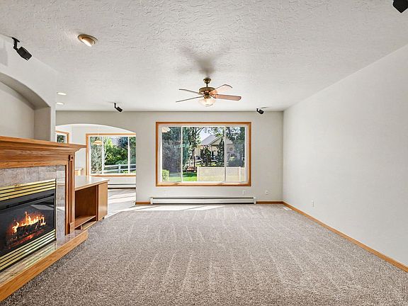 4th image of 915 Falcon Ridge Ct