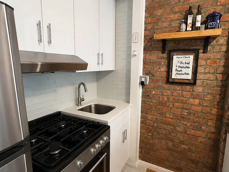 453 W 47th St #3F — Photo 2