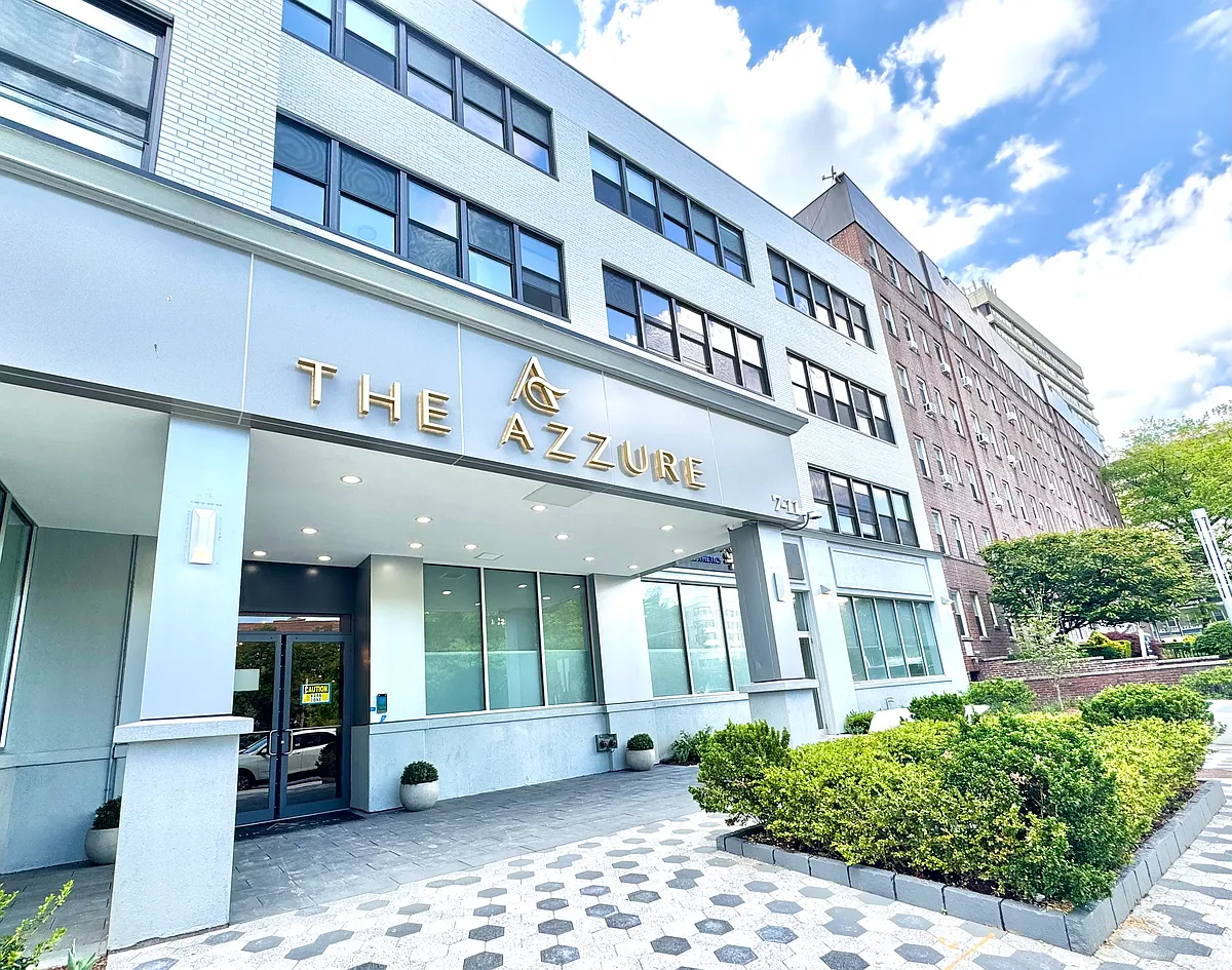Photo 1 of 35 - The Azzure - White Plains, NY Primary Photo - The Azzure