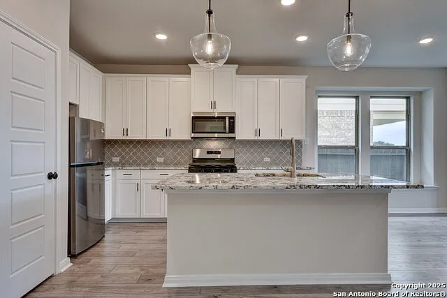 4 bed, 3.0 bath, 2363 sqft, $2,300 — Photo 4