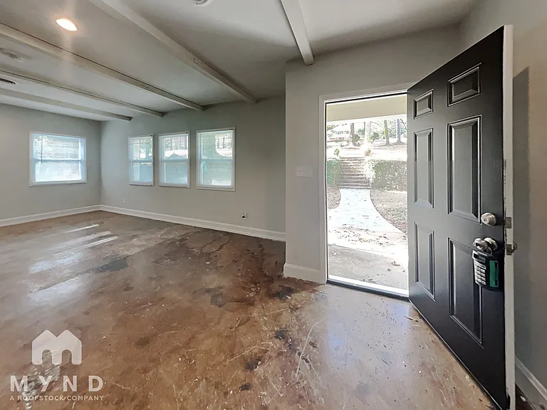 137 Roebuck Dr — Photo 9