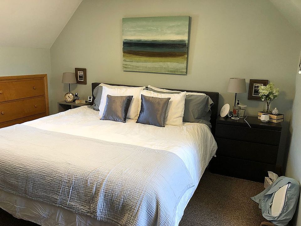 Upstairs bedroom 1