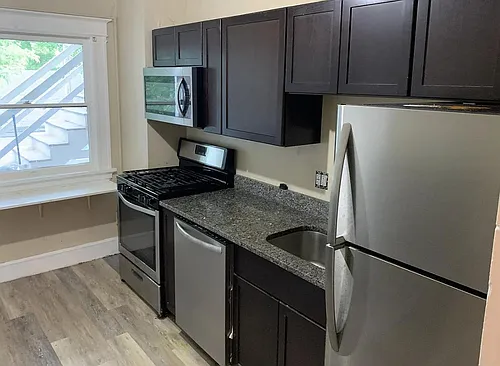 136 Chapin St Photo 1