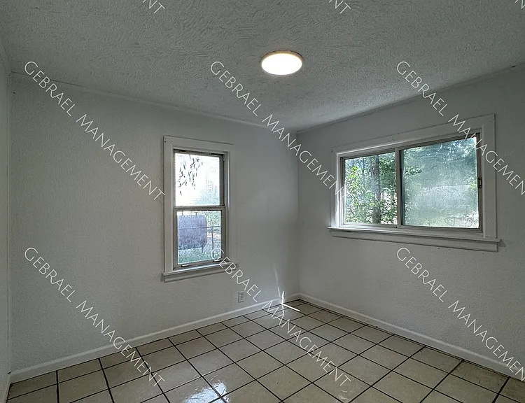 1097 E Schumacher St — Photo 5