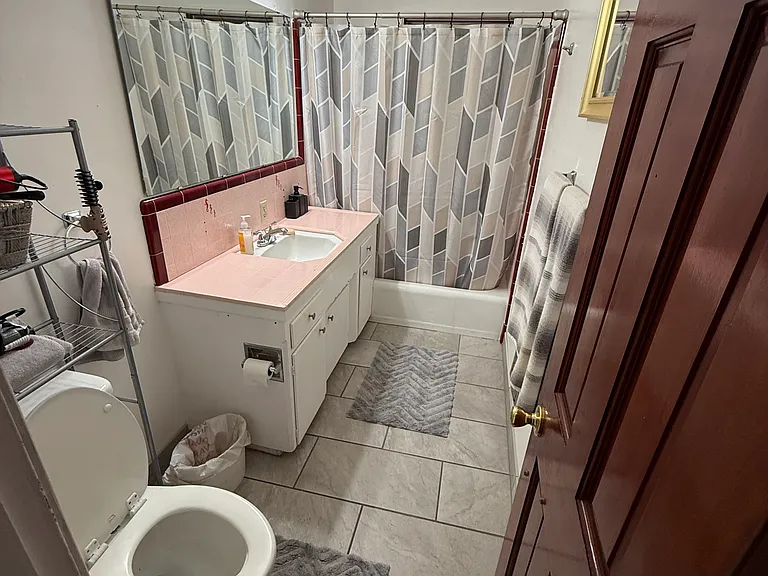1425 W Pine St — Photo 1