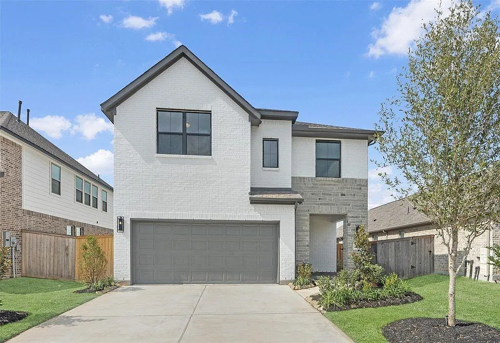 4 bed, 3.5 bath, 2600 sqft, $3,150 — Photo 1