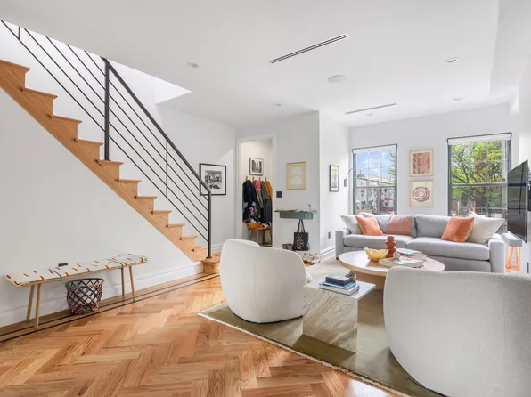 182 Cornelia Street image 1 of 10
