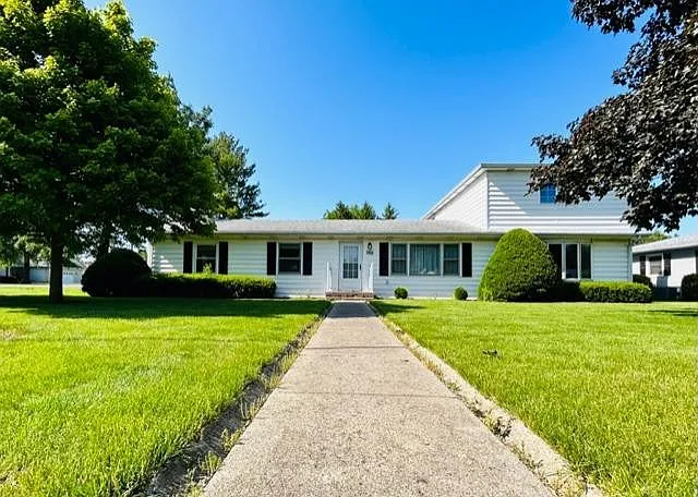 102 E Holley Dr photo 1