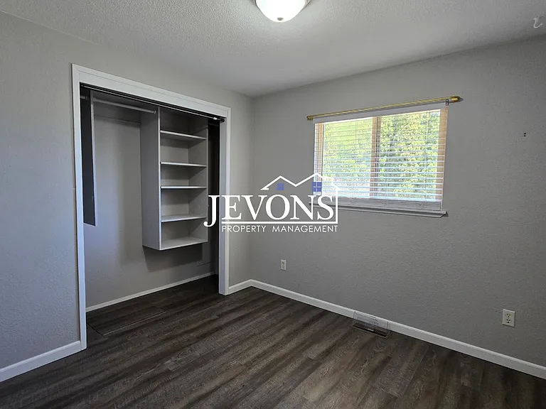 803 S 68th Ave — Photo 10
