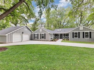 10504 Conway Rd, Saint Louis, MO 63131