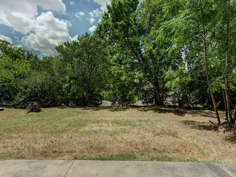 906 Lazy Ln — Photo 21