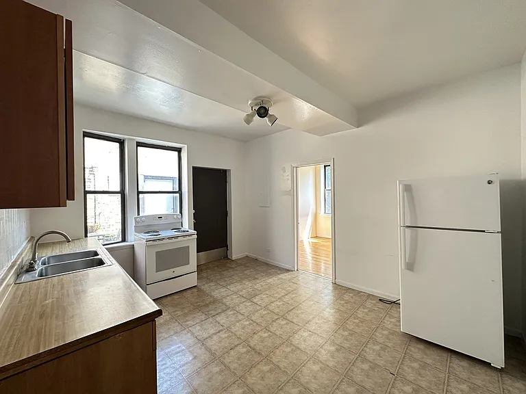3147 W Medill Ave #4 — Photo 3