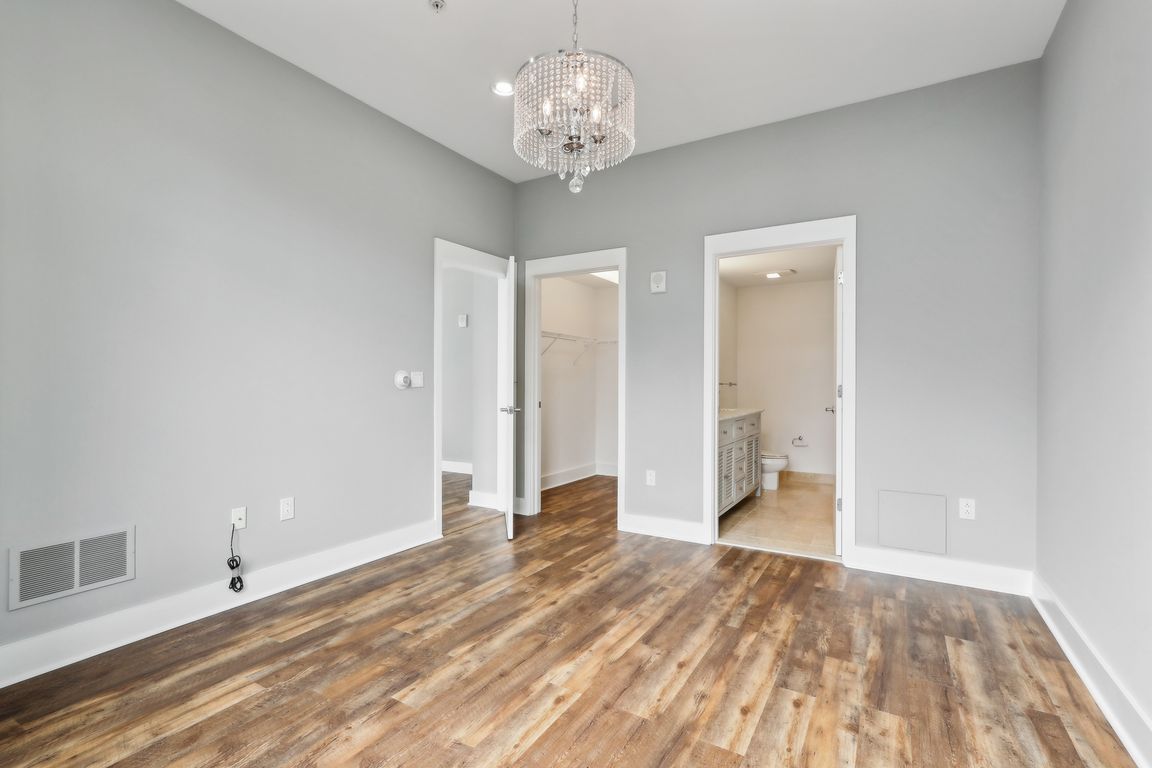 Locust St-2405-1-001.jpg