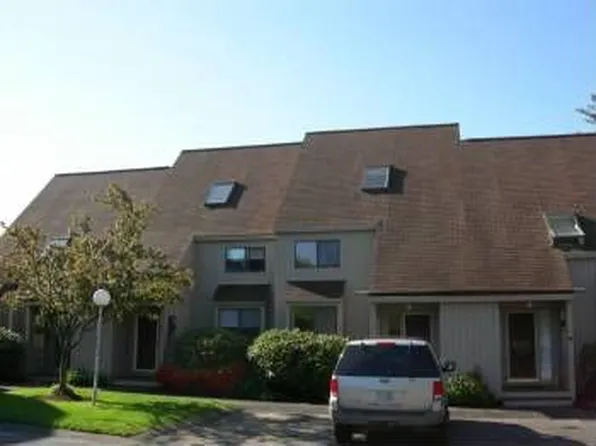 11 Rockingham Ct, Bedford, NH 03110