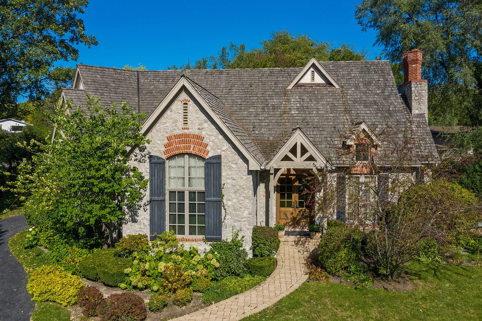 995 Skokie Ridge Dr photo 1