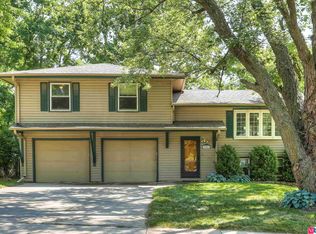 9509 Ames Ave, Omaha, NE 68134