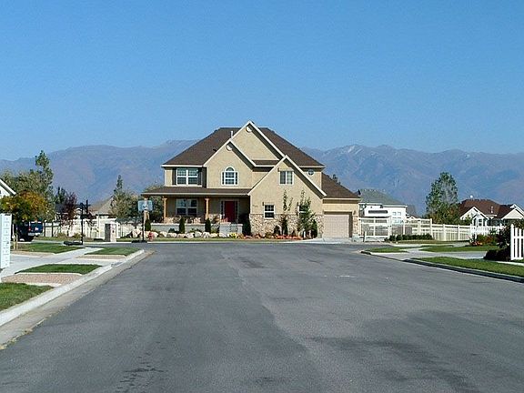 2006 - Front (East View)