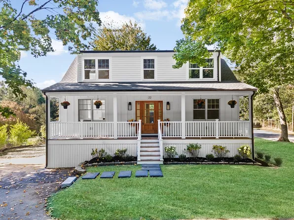 22 Clifford Ct, Hingham, MA 02043