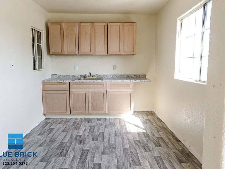 1401 W 53rd St — Photo 1