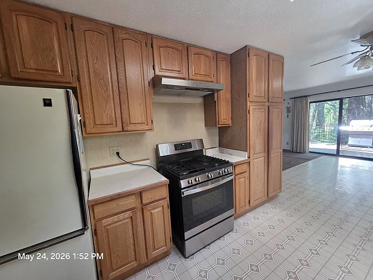 1335 W Scenic Dr #B — Photo 2