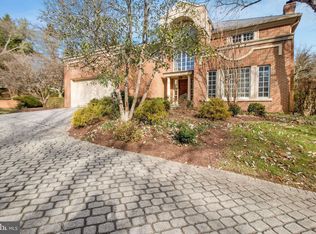 10025 Chartwell Manor Ct, Potomac, MD 20854