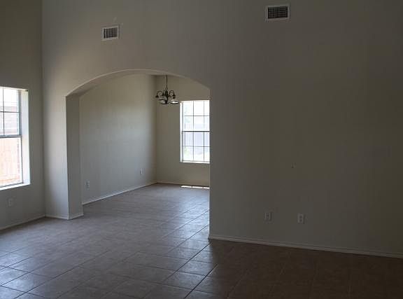 5th image of 2603 Lincoln Ave