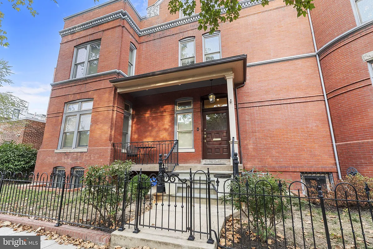 Building Photo - 1819 10th St NW #A