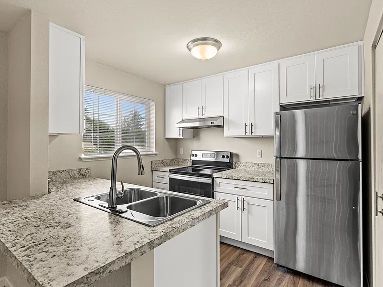 2 Bedroom 2 Bath w/Vaulted Ceilings 2 Bedroom 2 Bath w/Vaulted Ceilings