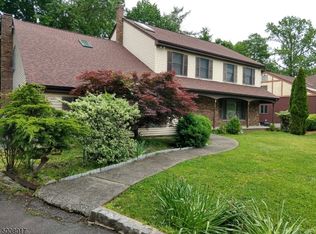 3 Theyken Pl, Ridgewood Village, NJ 07450