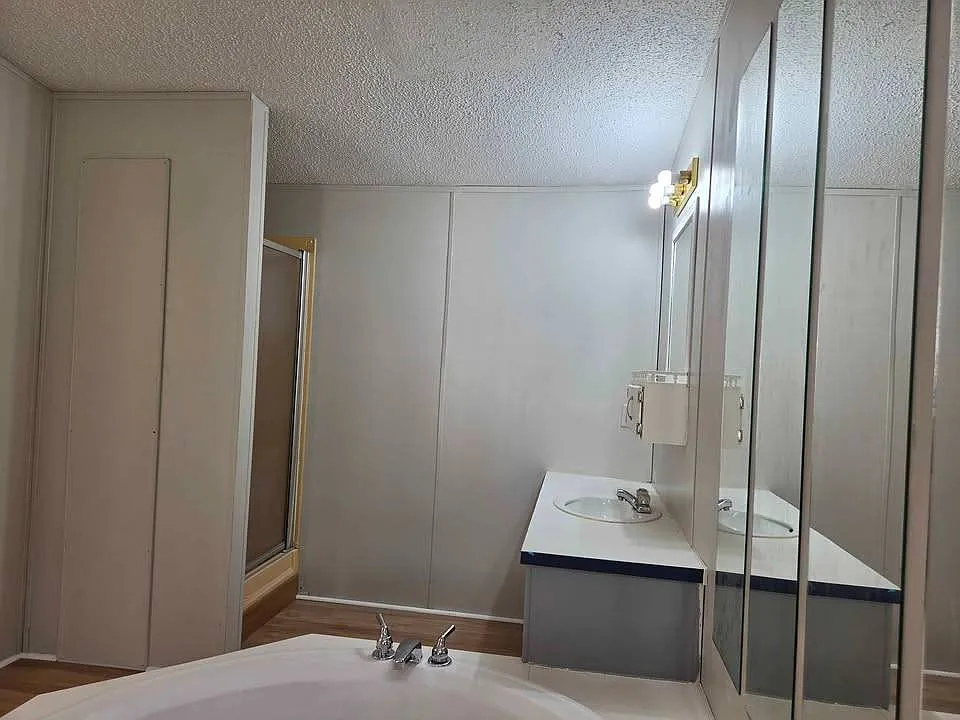 3 bed, 2.0 bath, $1,050 — Photo 3