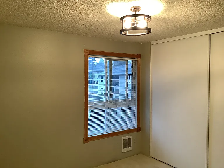 17431 Ambaum Blvd S #0 — Photo 9
