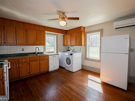 2nd image of 24060 New Mountain Rd