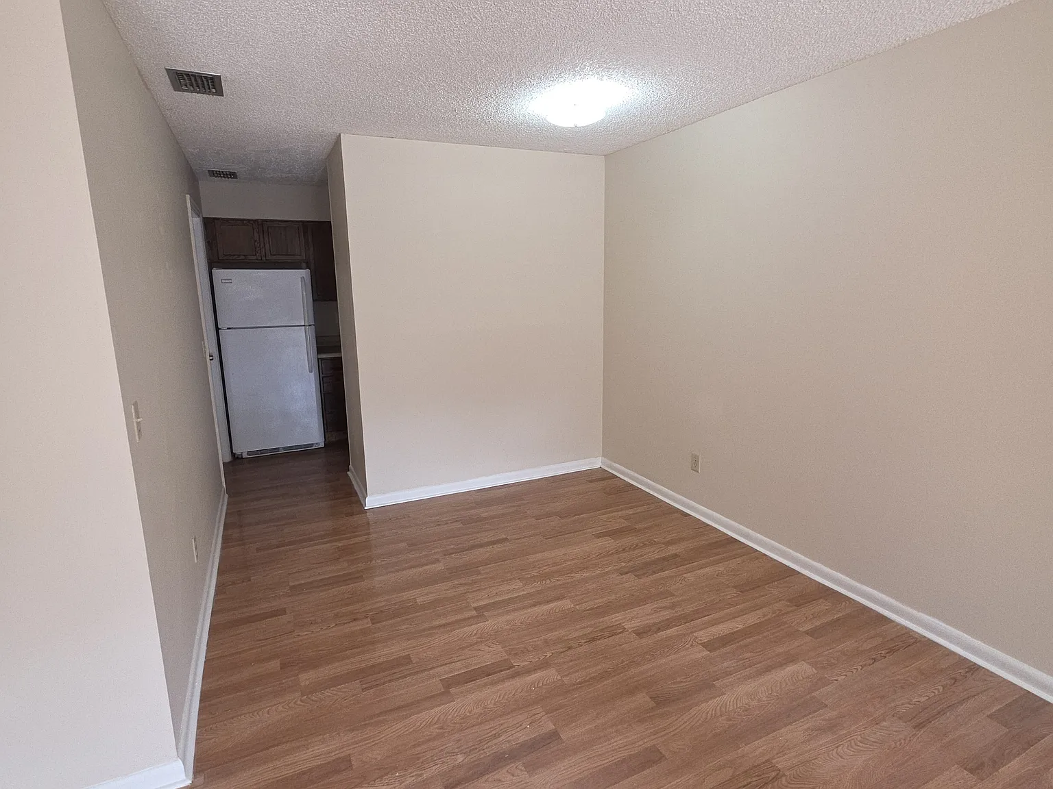 2 bed, 1000 sqft, $1,050 — Photo 4