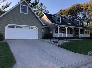 50761 Canyon Ridge Dr, Granger, IN 46530