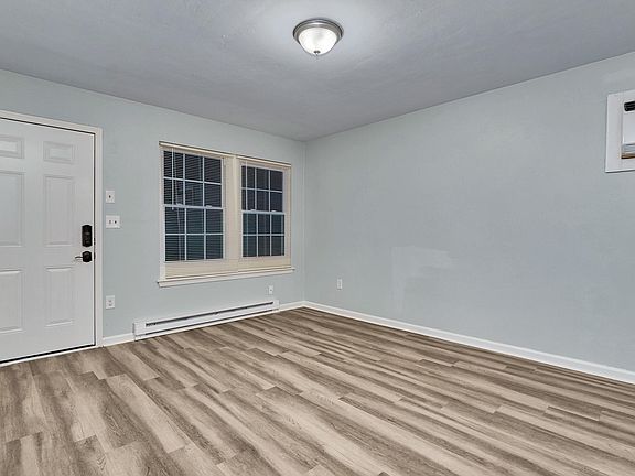5th image of 1051 Baltimore St #B