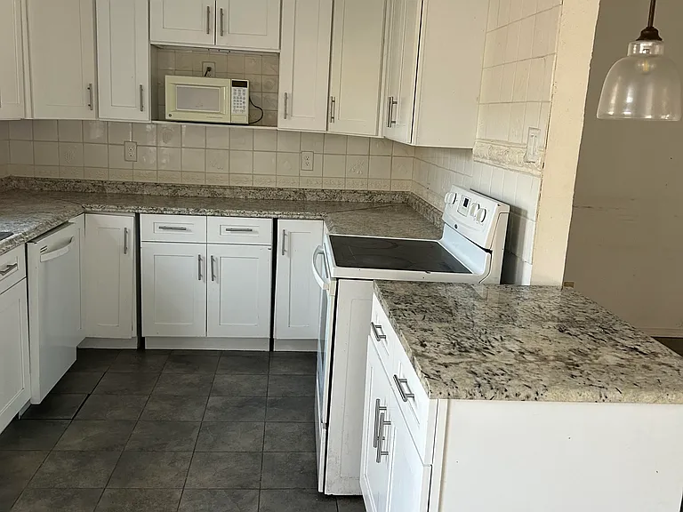 419 Ada St #1 — Photo 14