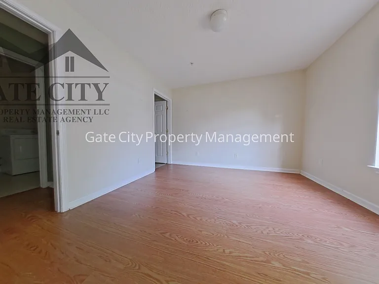 905 Hanahan Ct #1B — Photo 10