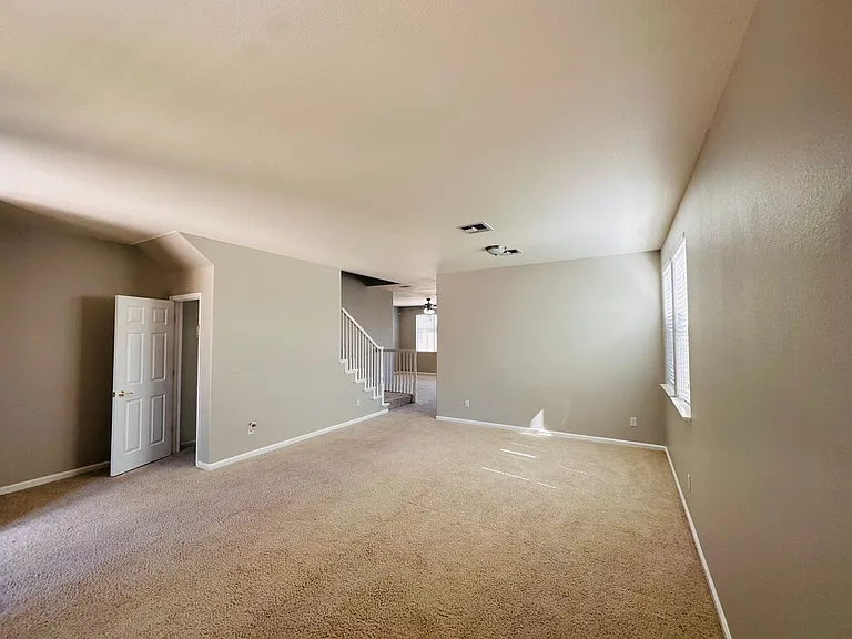2403 Clemente Ln — Photo 2