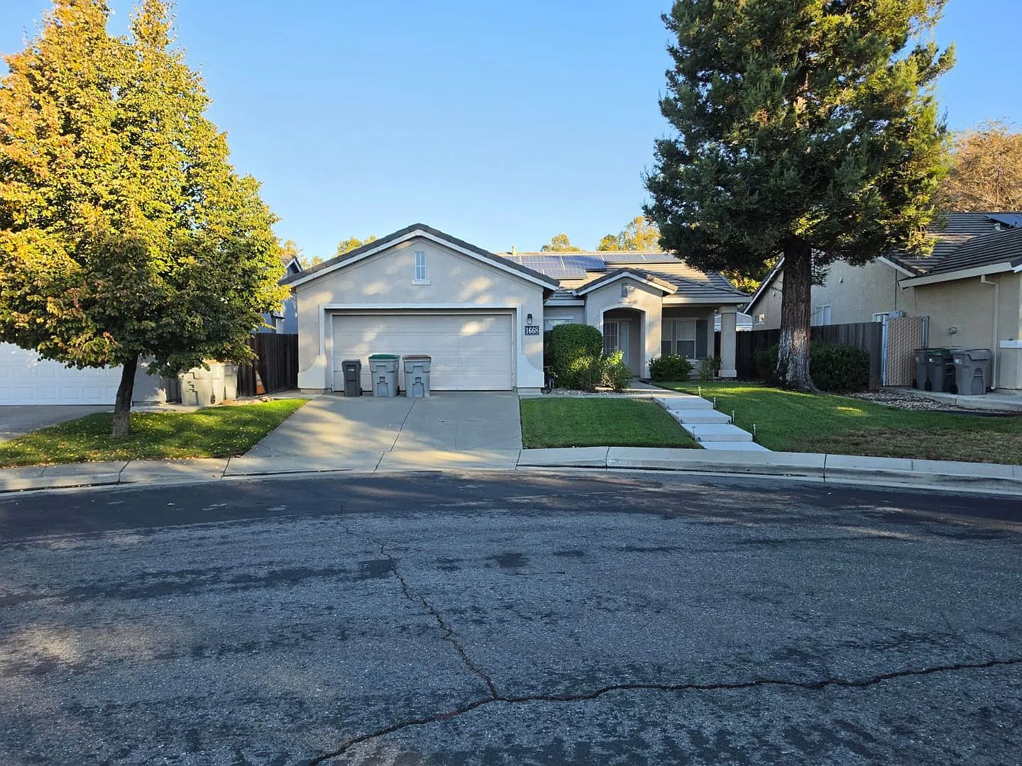 Spacious 3-Bedroom Home in Southport Gateway $2,995 / Month — Photo 2