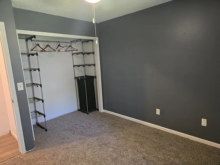 1043 Eastview Cir — Photo 12