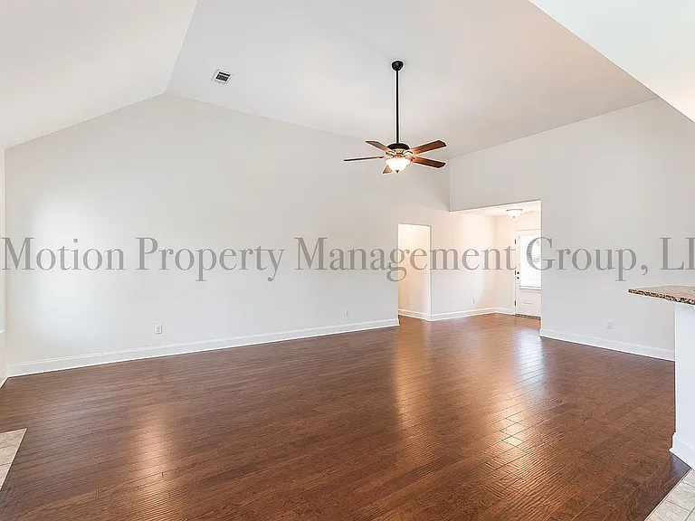 215 Rainsong Trl — Photo 3