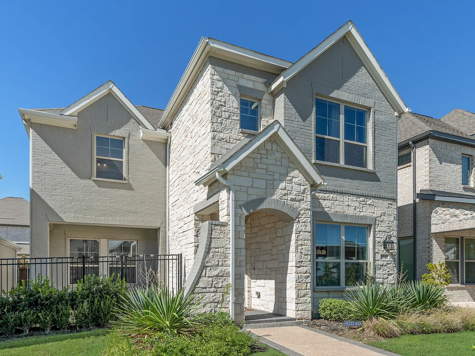 4 bed, 2.5 bath, 2334 sqft, $3,300 — Photo 3