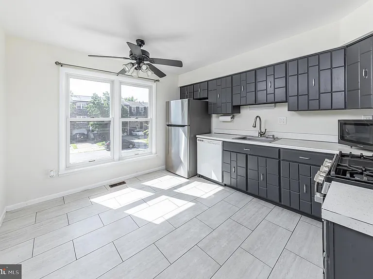1445 Boxwood Dr — Photo 5