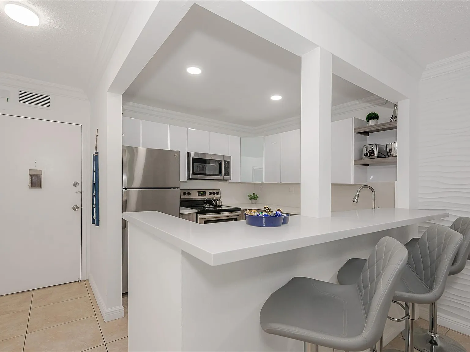 1 bed, 1.5 bath, 900 sqft, $2,500 — Photo 3