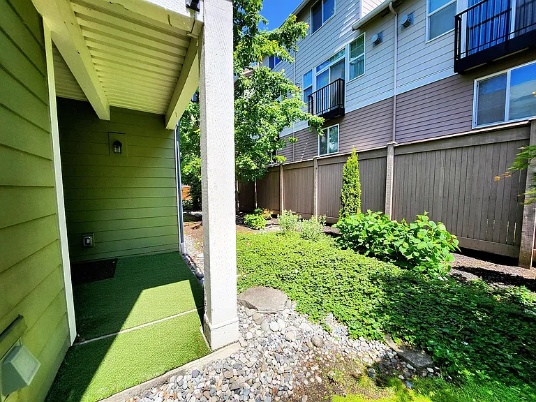 12625 SE 41st Pl #F104 — Photo 18