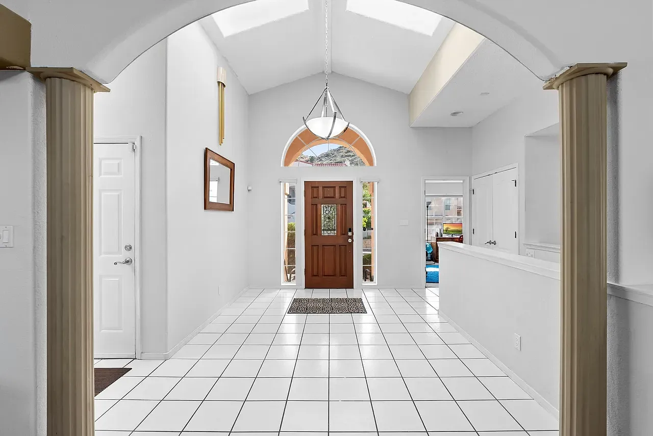 4 bed, 2.5 bath, 3269 sqft, $3,600 — Photo 2