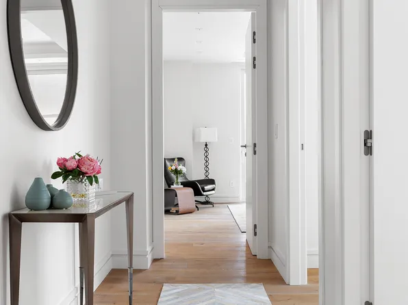 305 East 61st Street image 7 of 17