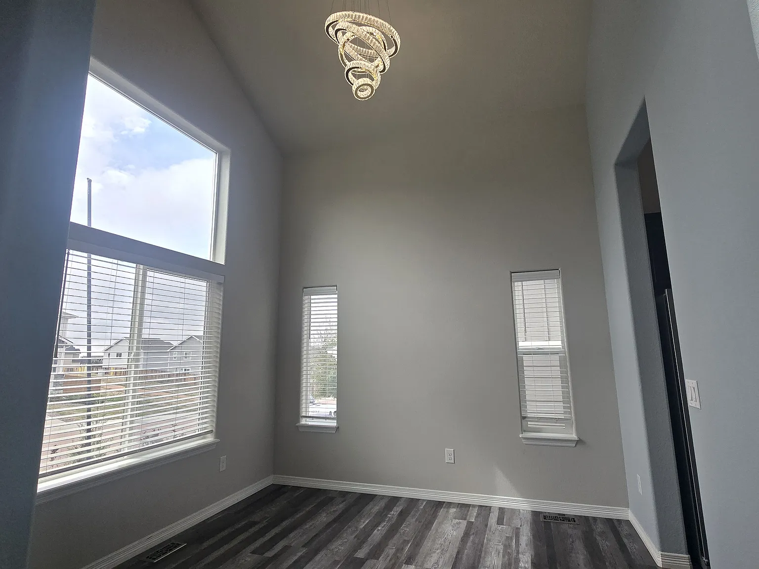 3 bed, 2742 sqft, $2,750 — Photo 4
