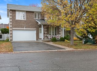 111 Woliston Cres, Ottawa, ON K2W 1G5