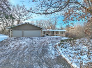 3 Quail Ln, North Oaks, MN 55127